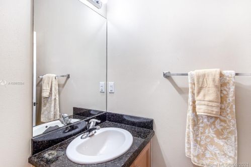 1121 147th Ter, Hollywood FL  33027-6182 exterior