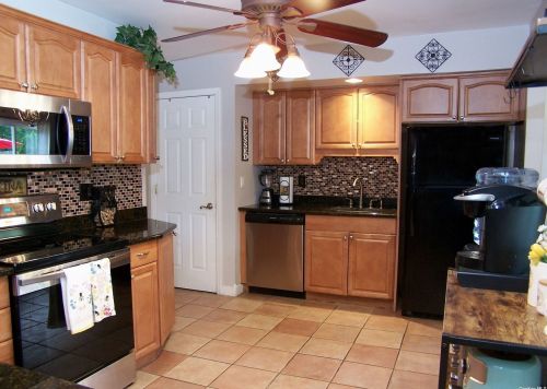 158 Coleman Rd, South Setauket, NY 11720-3073