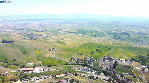 6901 Johnston Rd, Pleasanton CA  94588-9460 exterior