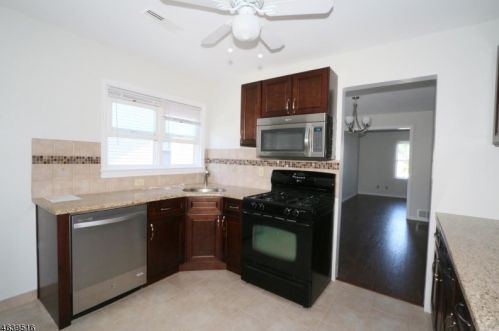 93 Benjamin St, Cranford NJ  07016-2621 exterior