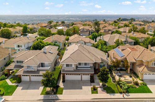 2722 Whitehall St, Orange, CA 92867-2192