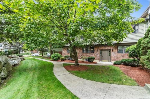 42 Milford Ln, Airmont, NY 10901-7910