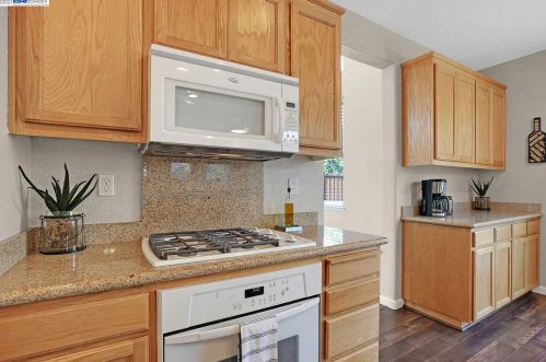 30 Matisse Ct, Oakley CA  94561-1777 exterior