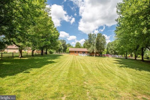 2327 Contest Ln, Haymarket VA  20169-1209 exterior