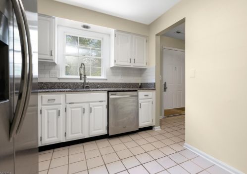 279 Kingbird Ct, Three Bridges NJ  08887-2129 exterior