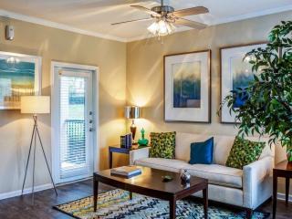 2001 Spring Creek Pkwy, Plano TX  75074-3235 exterior