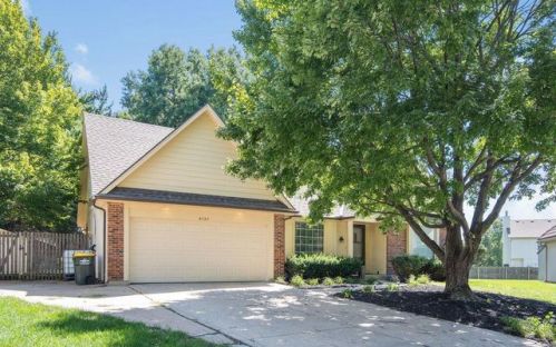 6727 Hauser Dr, Shawnee Mission KS  66216-3035 exterior