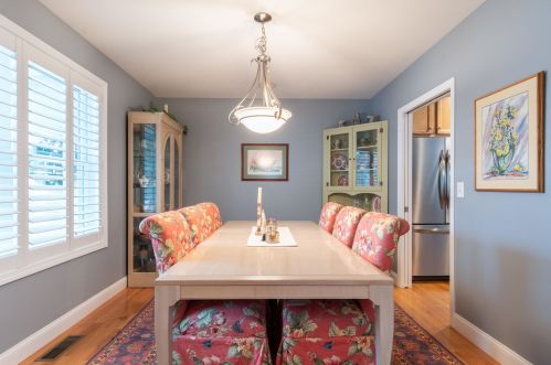 19 Pilgrim Cir, Nashua NH  03063-2827 exterior