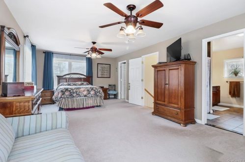 42 Miriam Dr, Warwick NY  10990-3516 exterior
