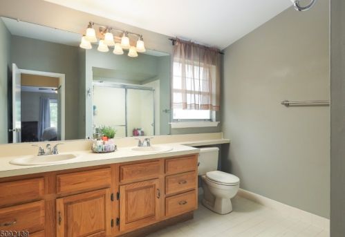 56 Academy Ct, Bedminster NJ  07921-1805 exterior