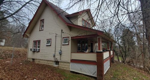 1403 Neshannock Blvd, New Castle PA  16105-2410 exterior