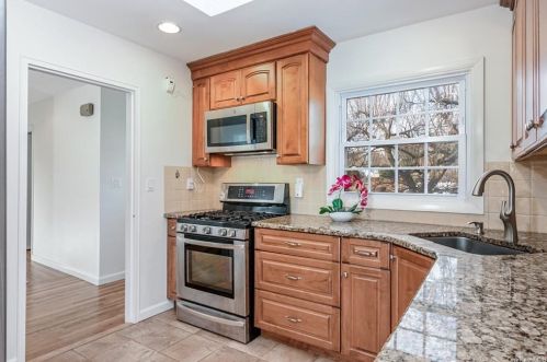 14 Sammis Ln, White Plains NY  10605-4631 exterior