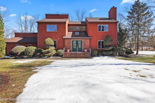 542 Line Rd, Holmdel Village, NJ 07733-1634