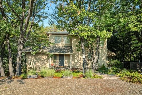 820 Pinecrest Ter, Ashland, OR 97520-3460