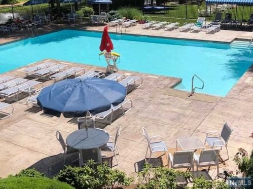 16 Romopock Ct, Mahwah, NJ 07430-2235