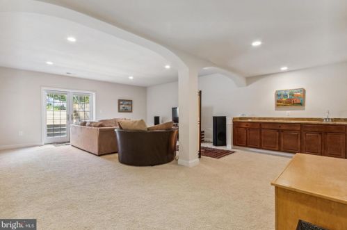 8373 Pedigrue Ct, Gainesville VA  20155-3240 exterior