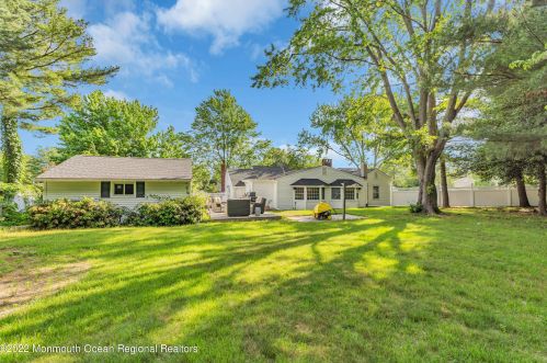 433 Lk Shr Dr, Bricktown NJ 08723-5079 exterior