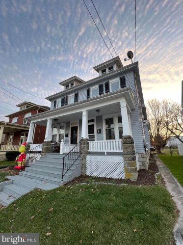 82 Queen St, Littlestown, PA 17340-1337