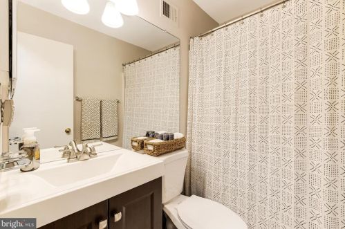 11710 Dry River Ct, Herndon VA  20191-2964 exterior