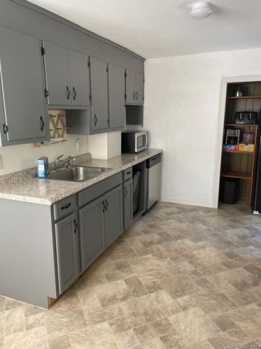 119 Middle Tpke, Manchester CT  06040-4245 exterior