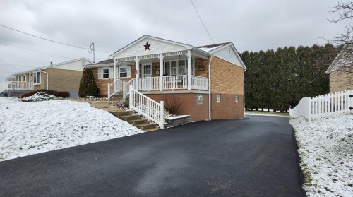 55 Nancy Dr, Jeannette, PA 15644-1090