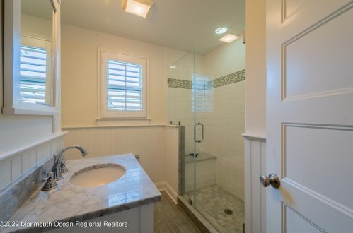 4 Laurel Dr, Little Silver NJ 07739-1416 exterior