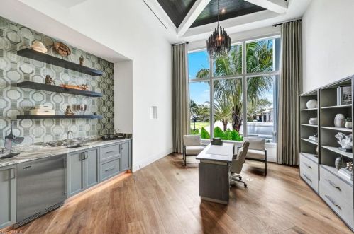 3401 Crayton Rd, Naples FL 34103-3515 exterior