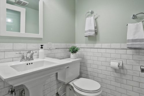 8134 Gridley Ave, Milwaukee WI 53213-3039 exterior