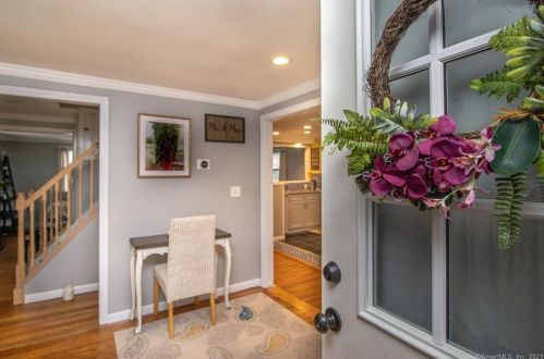 20 Taylor St, Windsor CT  06095-2434 exterior