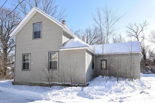 11045 Cedarburg Rd, Thiensville, WI 53092-4305
