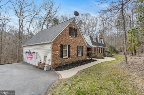 4471 Occoquan Overlook, Woodbridge VA  22192-6107 exterior