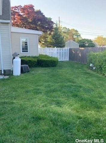 1233 5th St, Babylon NY  11704-4535 exterior