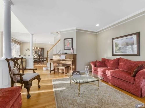 5 River Dell, Oakland NJ  07436-2302 exterior