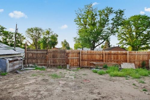 3801 Logan St, Englewood CO 80113-6845 exterior