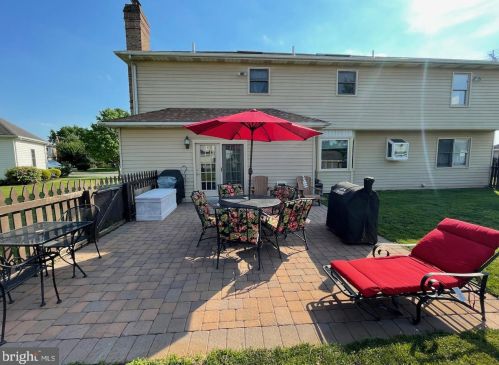 1567 Potter Dr, Pottstown PA 19464-2978 exterior