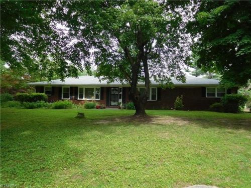 4217 Friendship Ledford Rd, Winston Salem NC  27107-9724 exterior
