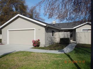 700 Duffin Dr, Hollister, CA 95023-6602