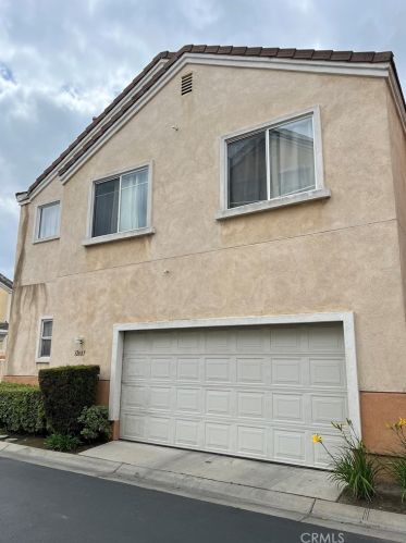 12687 Antigua Ct, Lynwood CA  90262-5377 exterior