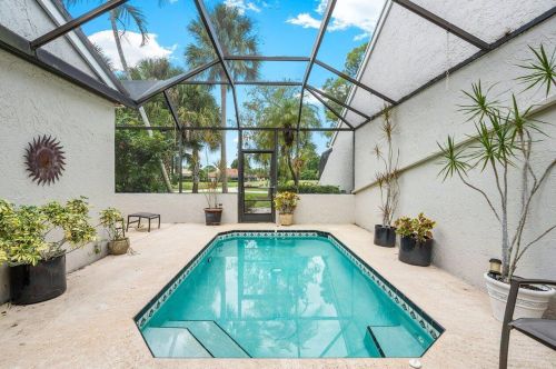 7 Edinburgh Dr, West Palm Beach, FL 33418-6810