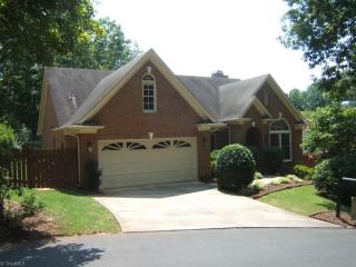 135 Wellesborough Rd, Winston Salem, NC 27104-2532