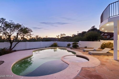 1439 Echo Ln, Phoenix AZ  85020-3831 exterior