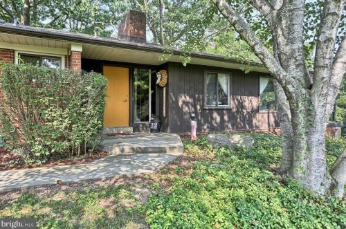 112 Hillcrest Rd, Camp Hill, PA 17011-1905