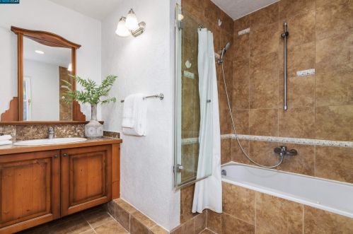 40 Las Palomas, Orinda CA  94563-1916 exterior