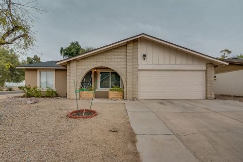 9239 63rd Dr, Glendale, AZ 85302-4027