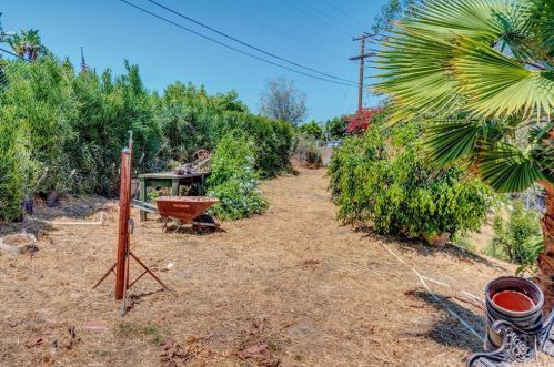 1050 Avocado Crst Rd, La Habra CA 90631-8108 exterior