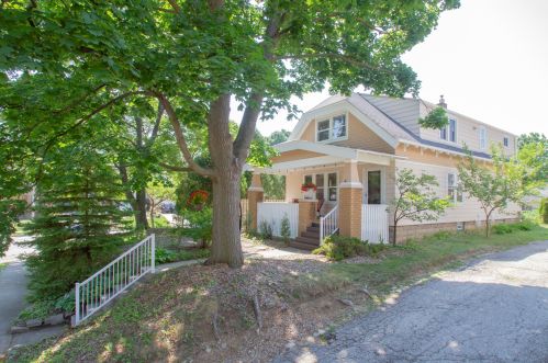 6805 Aetna Ct, Milwaukee, WI 53213-3819