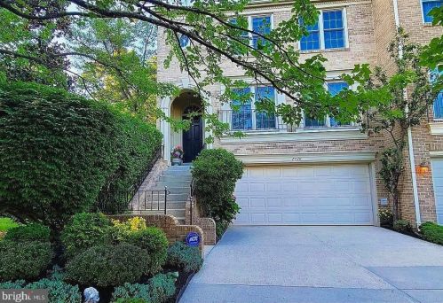 7730 Rockledge Ct, Springfield, VA 22152-3800