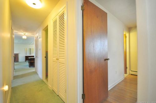 50 Gardner St, Manchester CT 06040-6606 exterior