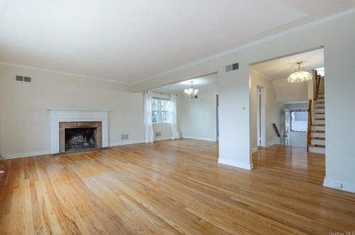 38 Lynwood Rd, Scarsdale, NY 10583-2702