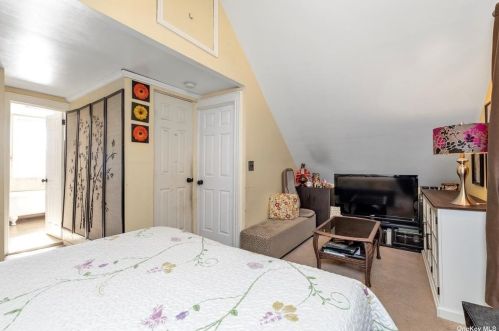 94 Waldorf Ave, Floral Park NY  11003-1519 exterior